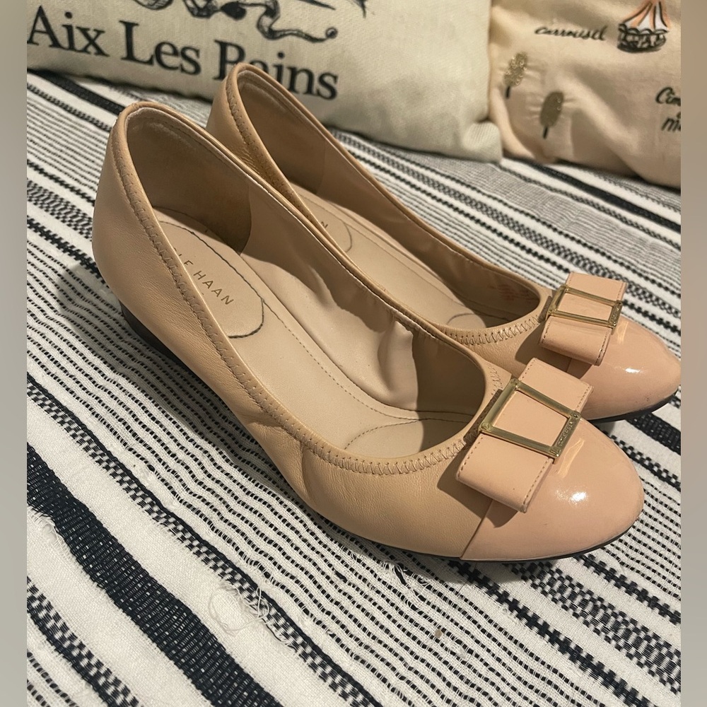 Cole Haan Emory Nude Bow Wedge Pump Size 7.5 Worn Condition
